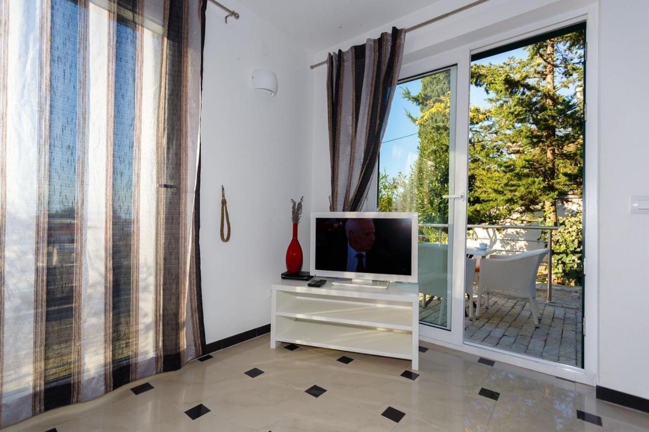 Apartments Adria Малинска Экстерьер фото