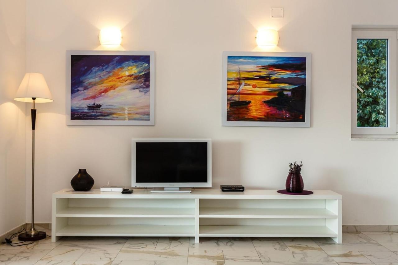 Apartments Adria Малинска Экстерьер фото