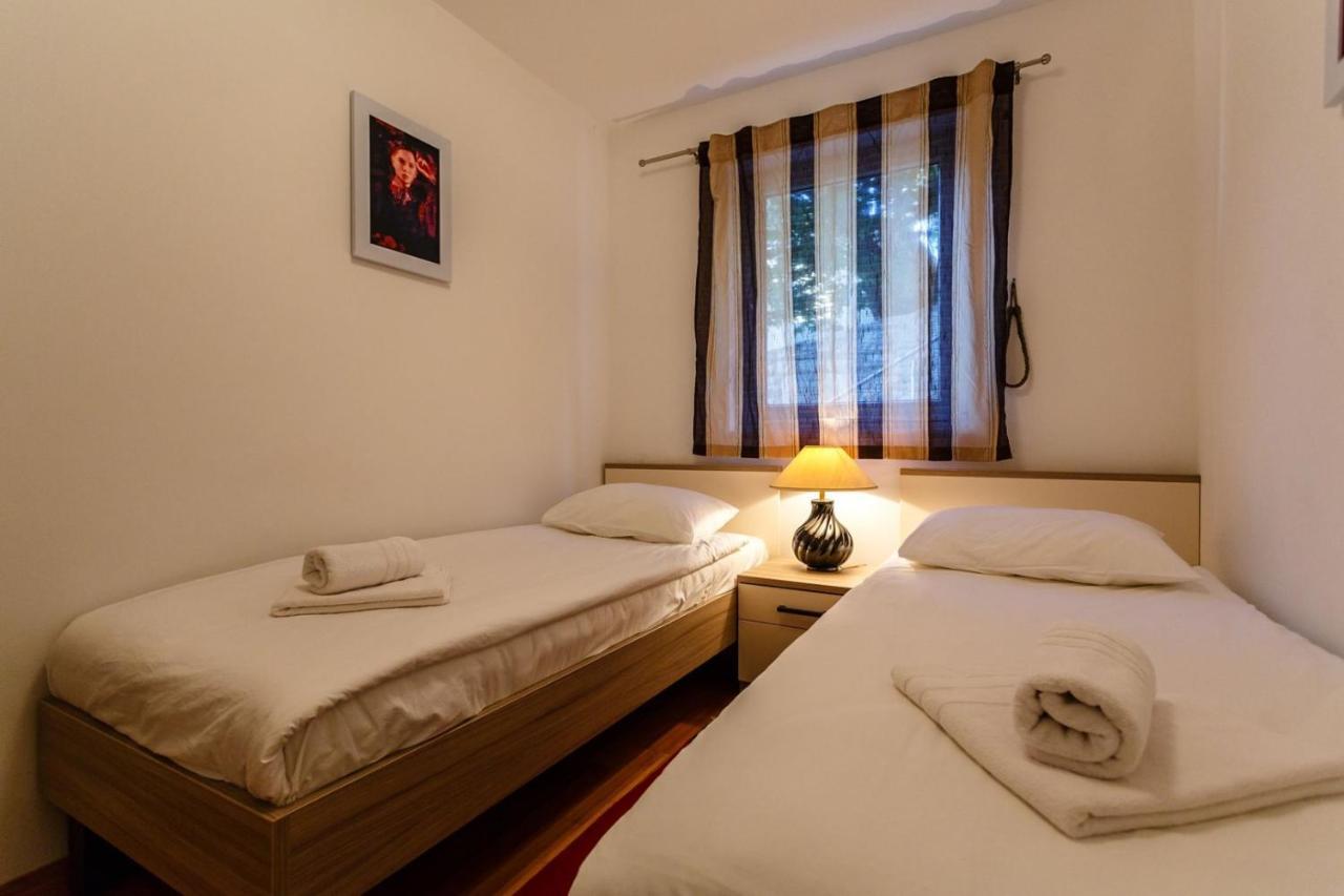 Apartments Adria Малинска Экстерьер фото